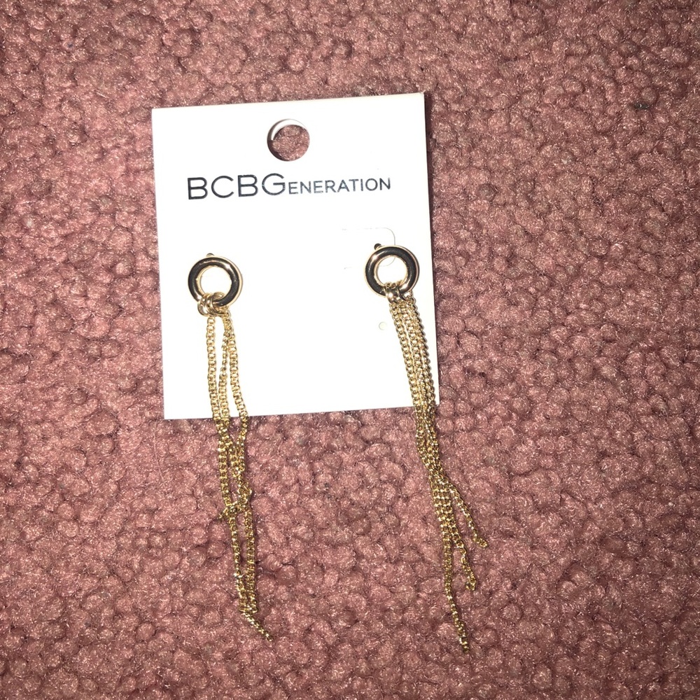BCBG CUTE GOLD EARRINGS!!